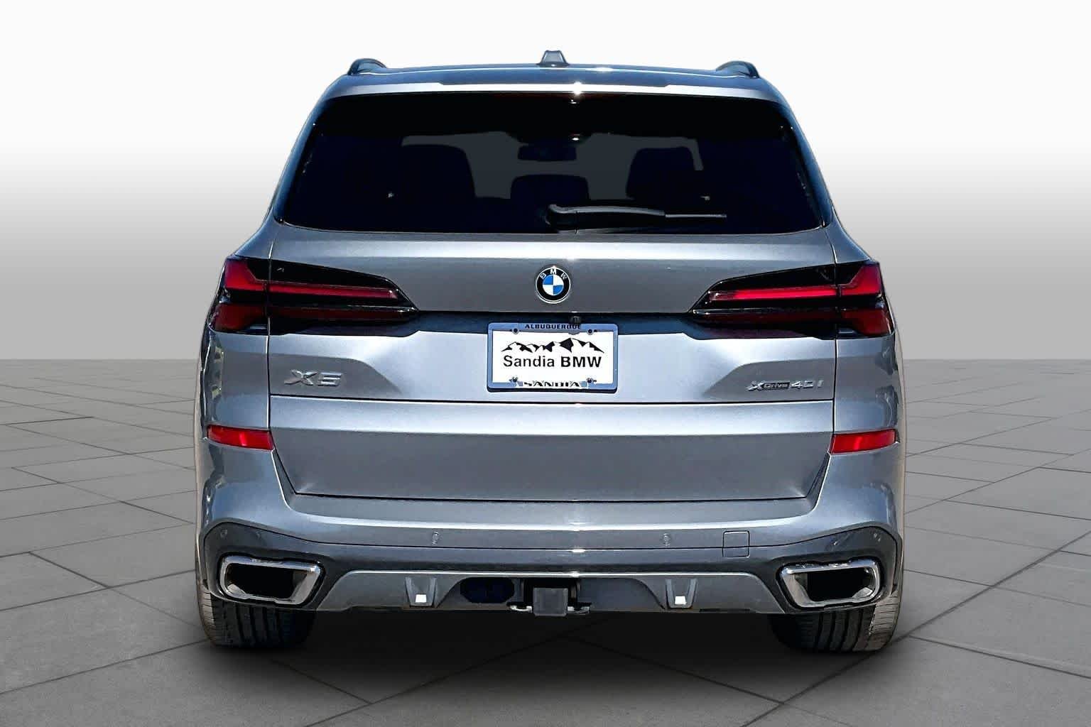 Used 2024 Skyscraper Grey Metallic BMW xDrive40i image 4