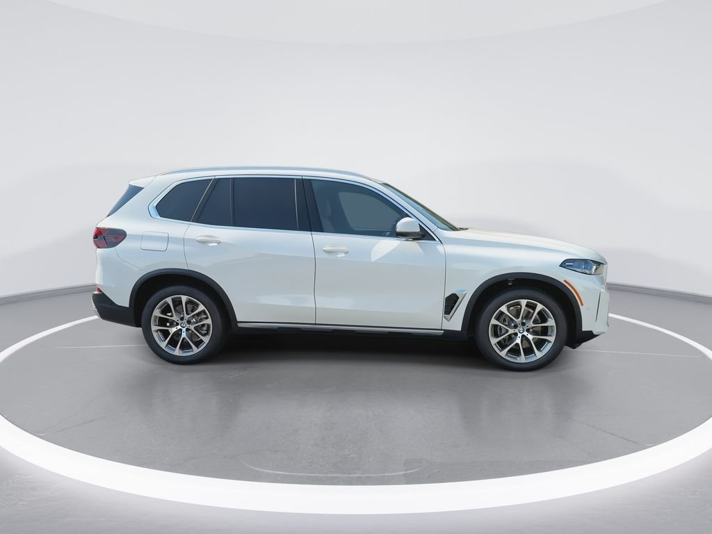 New 2026 White BMW xDrive40i image 9