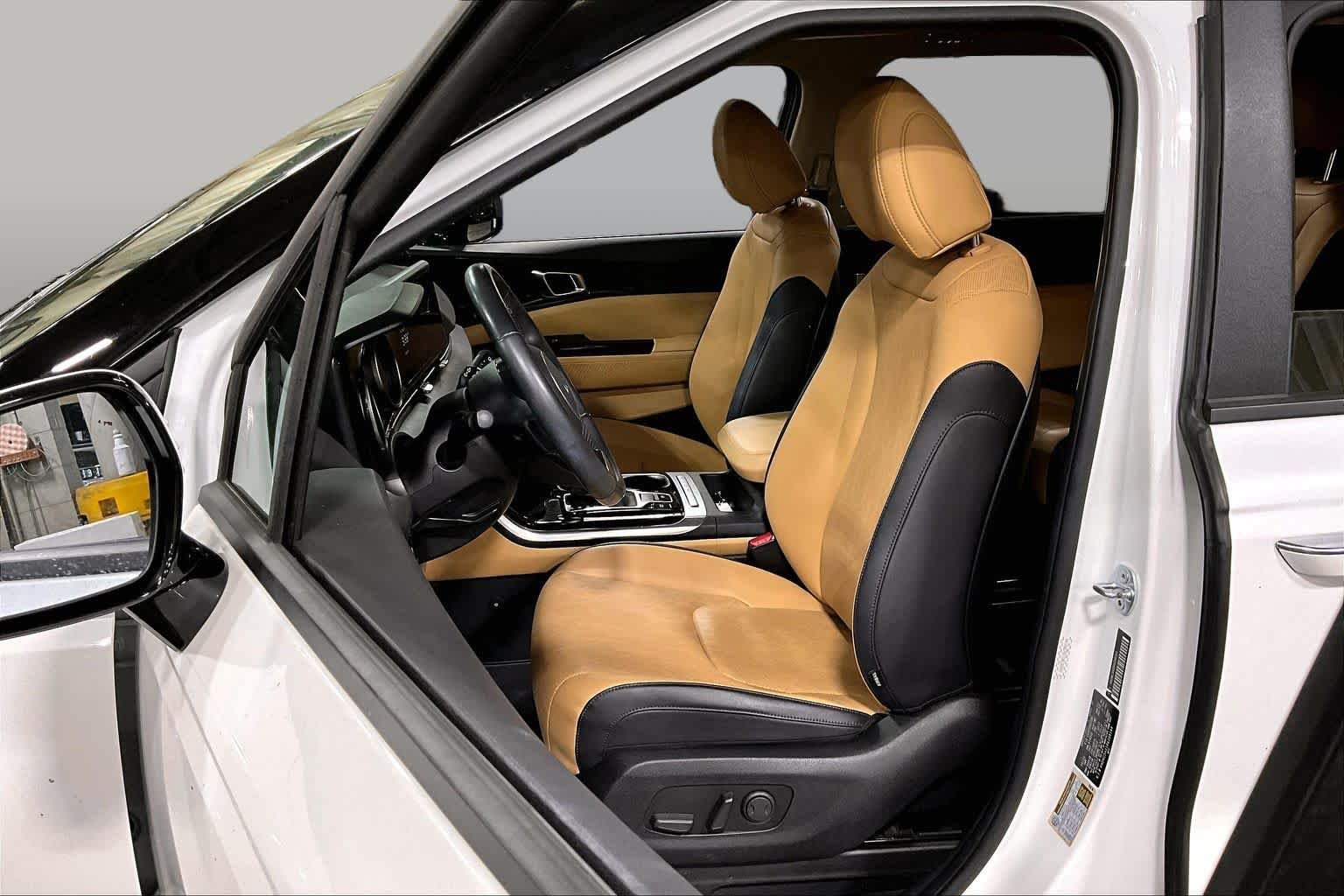 Used 2024 Snow White Pearl Kia EX image 8
