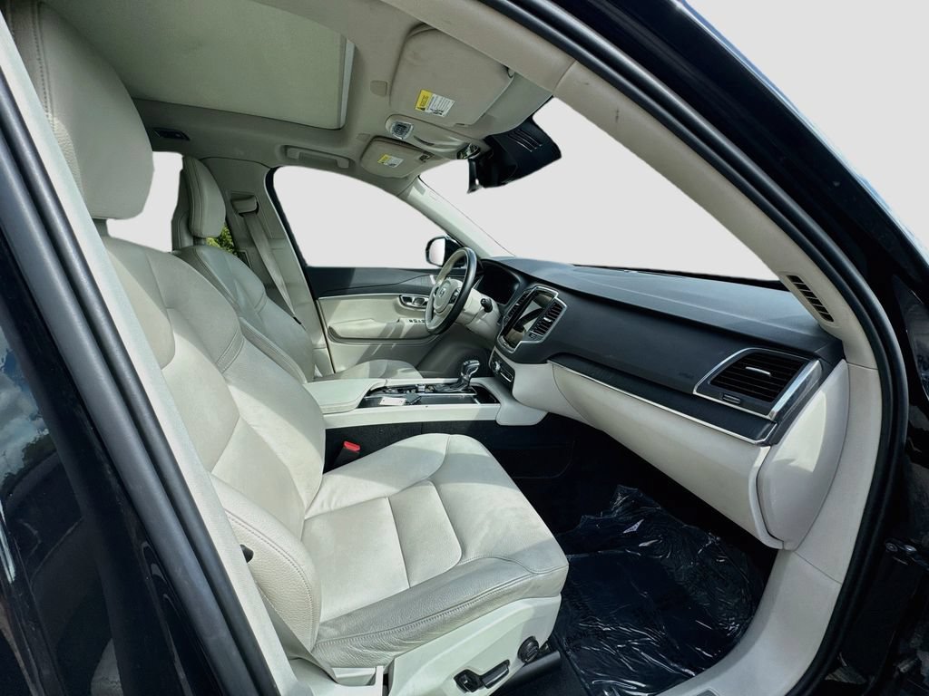 Used 2020 Black Volvo Momentum image 31