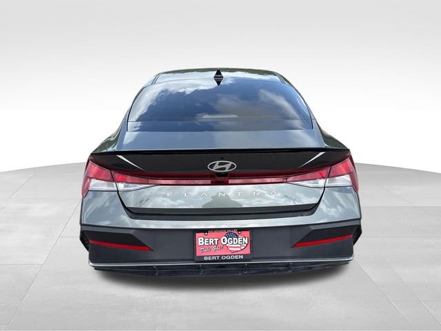 Used 2025 Gray Hyundai SEL Sport image 6