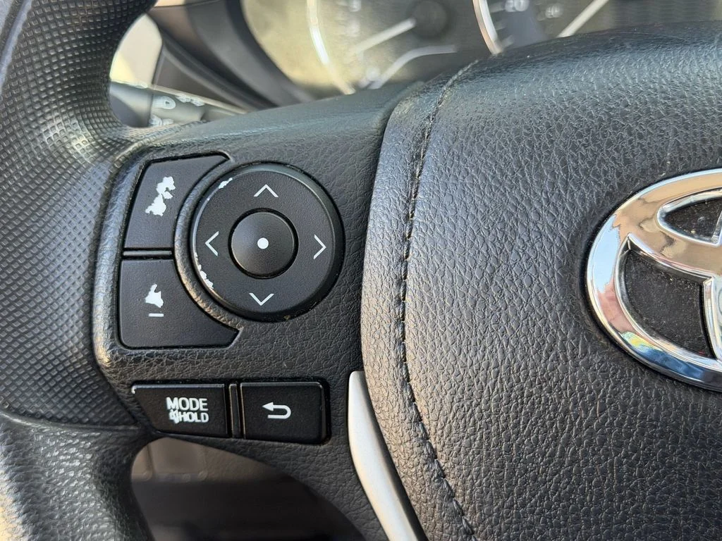Used 2015 Gray Toyota LE image 26