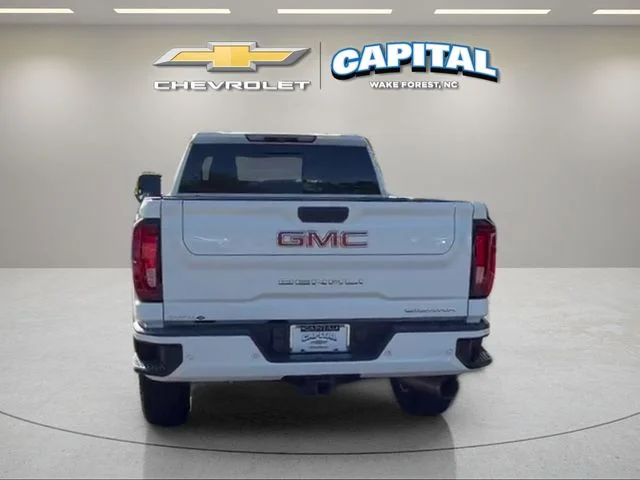 Used 2022 White GMC Denali image 4