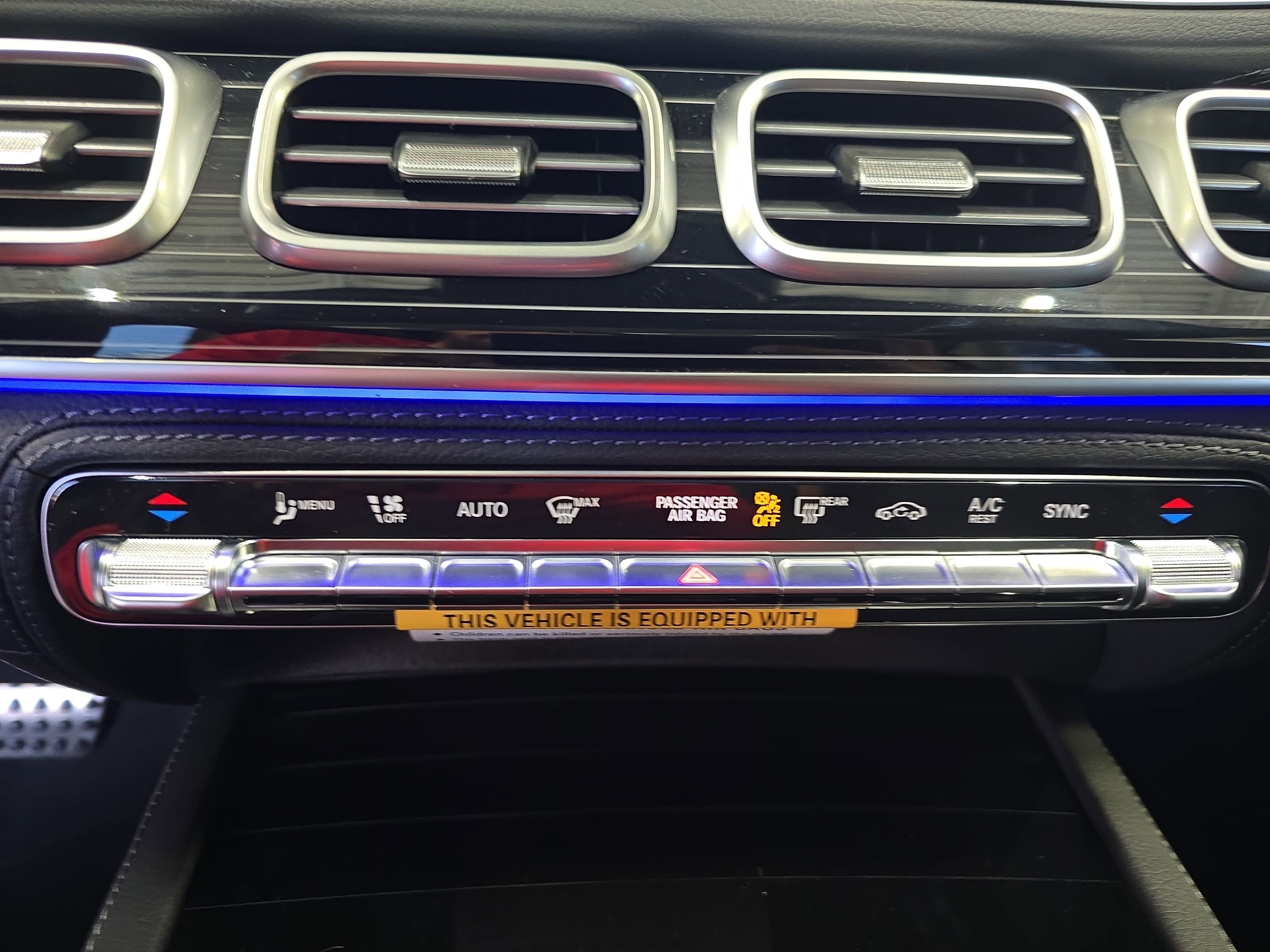 New 2026 MANUFAKTUR Moonlight White Metallic Mercedes-Benz AMG® GLE 53 4MATIC+ Coupe image 22