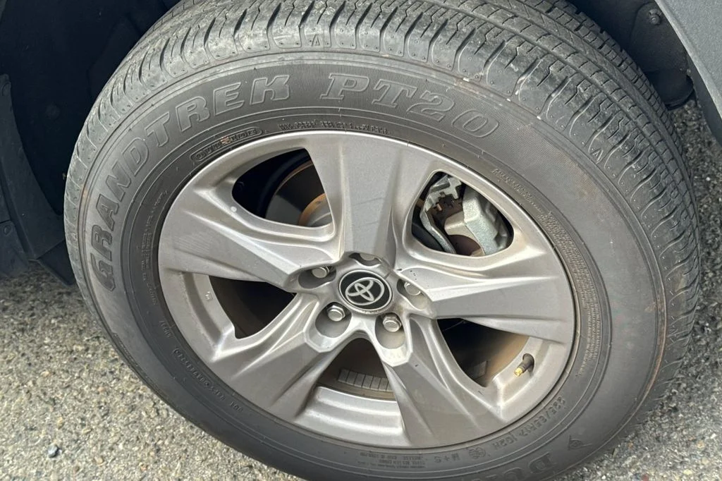 Used 2025 Gray Toyota XLE image 4