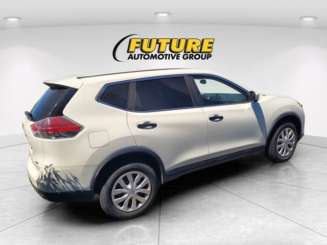 Used 2016 White Nissan S image 3