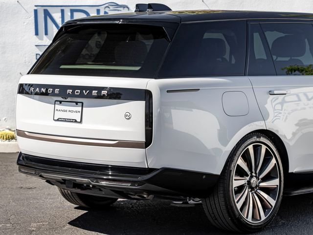 Used 2025 Icy White Gloss Land Rover SV image 7