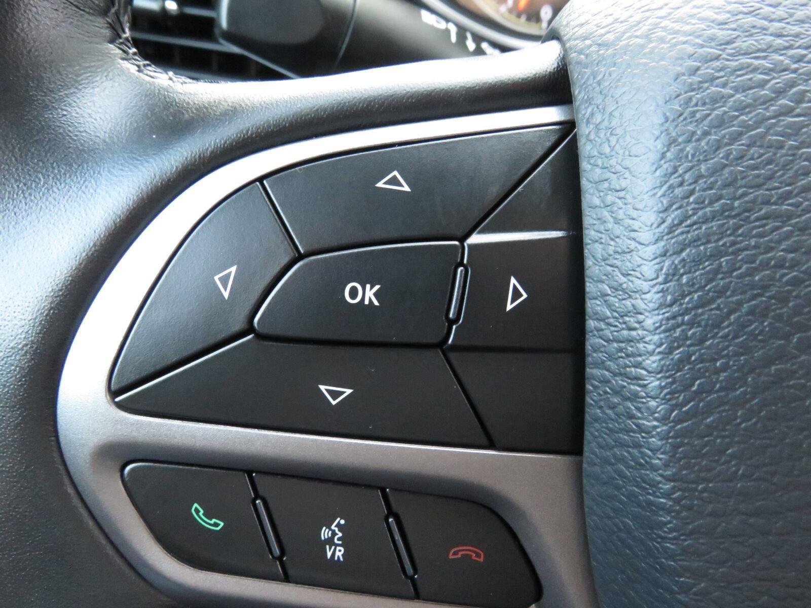 Used 2019 Diamond Black Crystal Pearlcoat Jeep Limited image 35