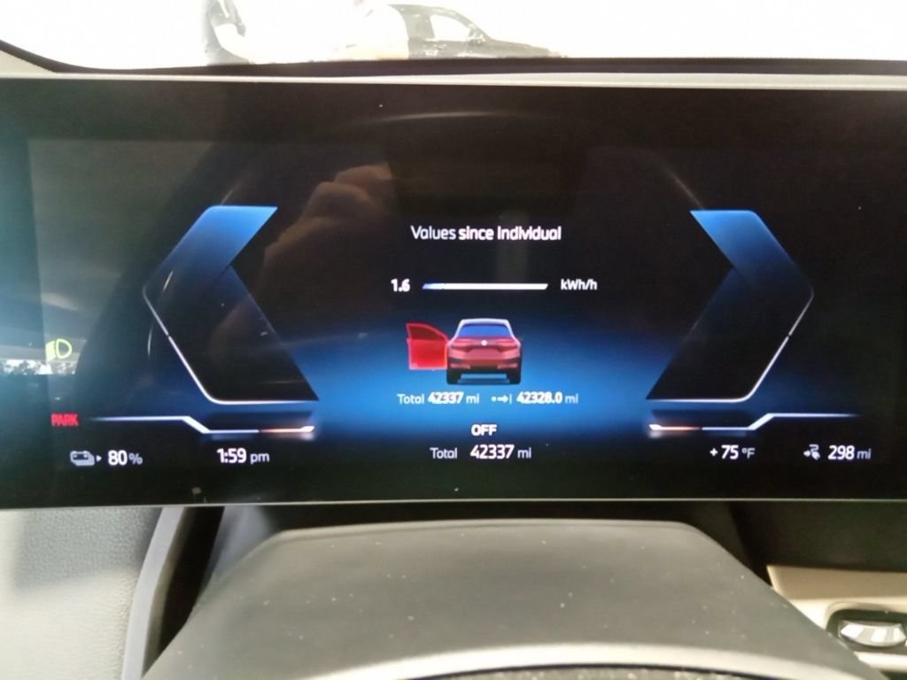 Used 2024 Red BMW xDrive50 image 11