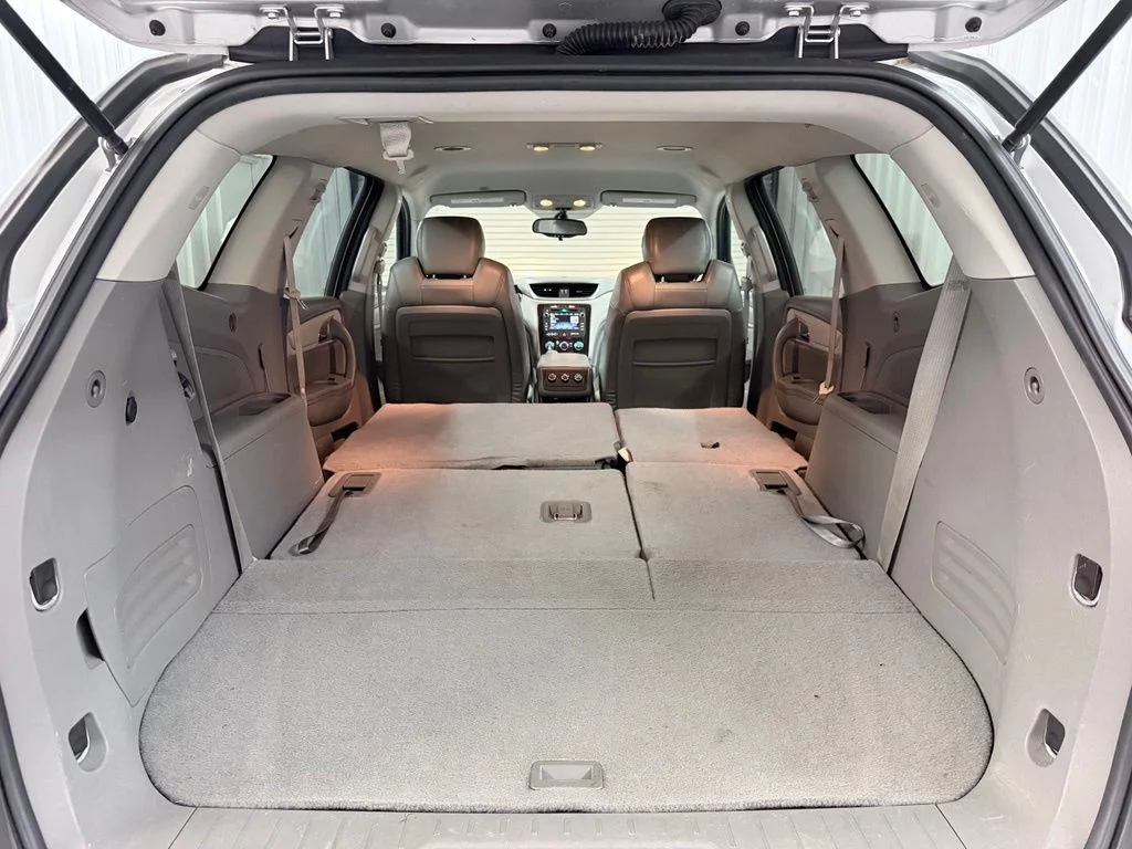 Used 2014 Silver Chevrolet LT image 32
