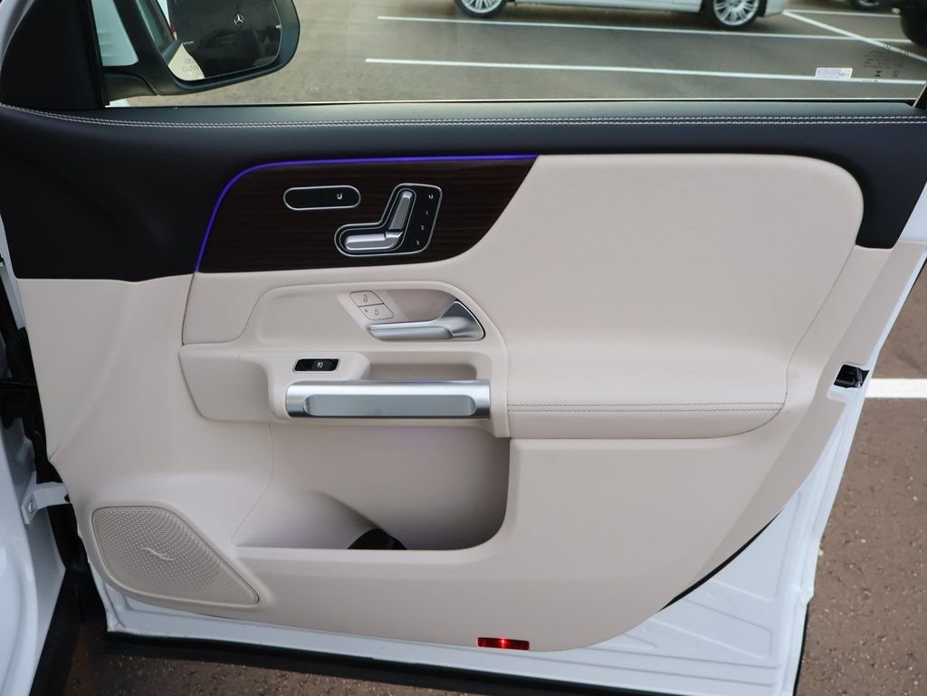 New 2026 Polar White Mercedes-Benz GLB 250 image 13