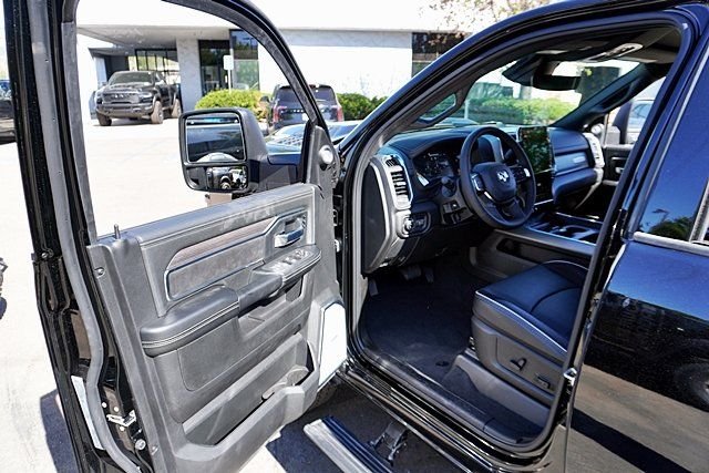 New 2026 Diamond Black Crystal Pearl-Coat Exterior Paint RAM Laramie image 46