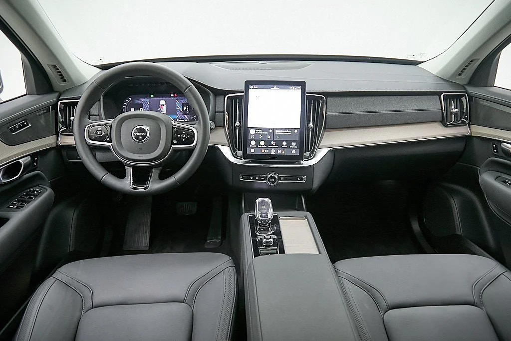 2026 Volvo XC90 Plus - Photo 25