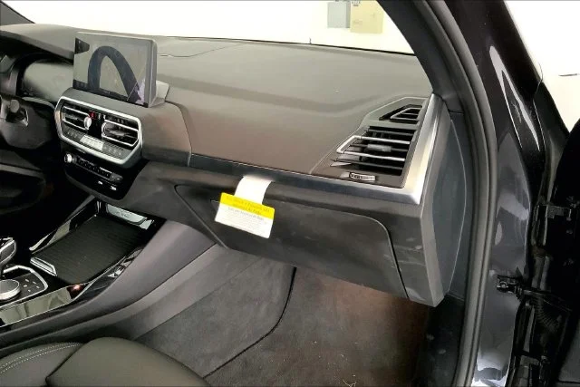 Used 2024 Gray BMW xDrive30i image 11