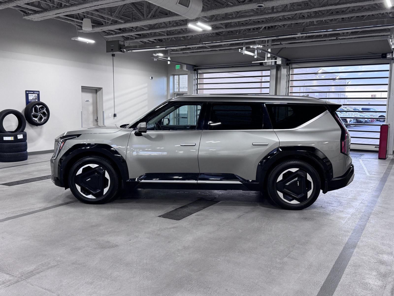 Used 2024 Kia EV9 Land with VIN KNDADFS54R6038913 for sale in Murray, UT