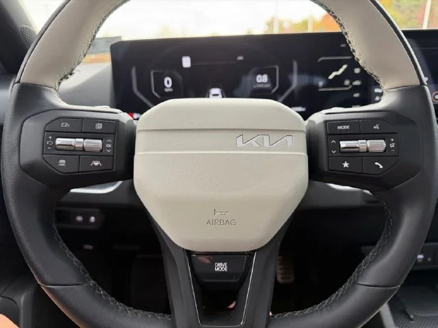 Used 2025 White Kia GT-Line Turbo image 19