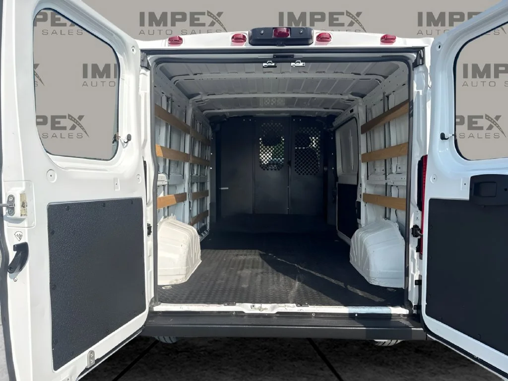 Used 2025 White Ram Base image 21