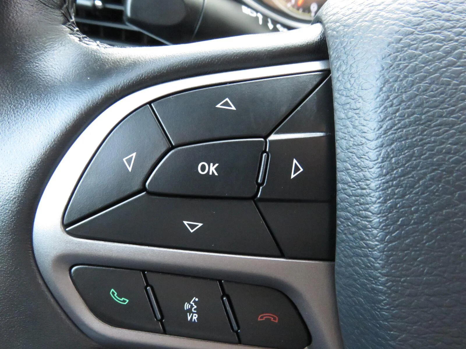 Used 2019 Diamond Black Cry Jeep Limited image 35