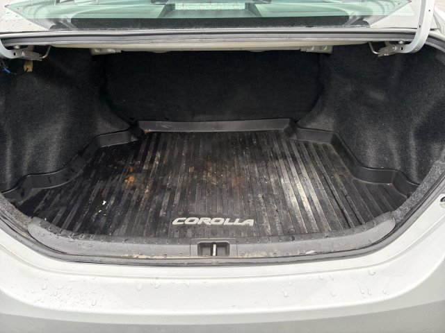Used 2018 Silver Toyota LE image 23