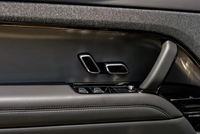 New 2026 Santorini Black Land Rover SE image 56