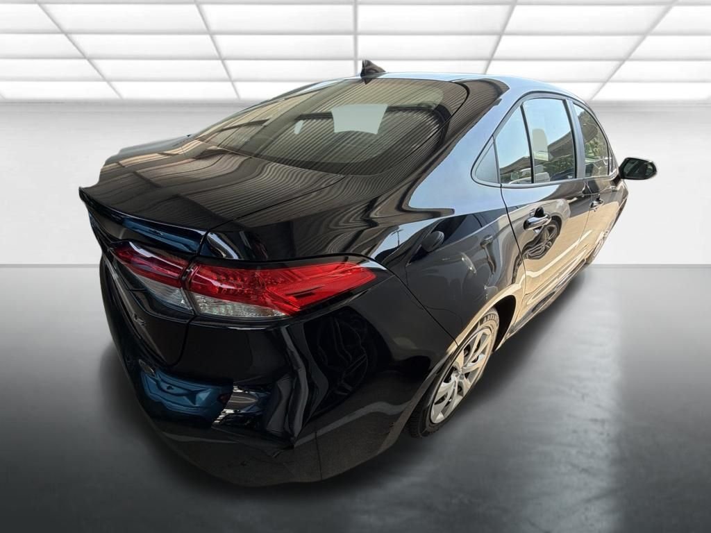 Used 2025  Toyota LE image 2