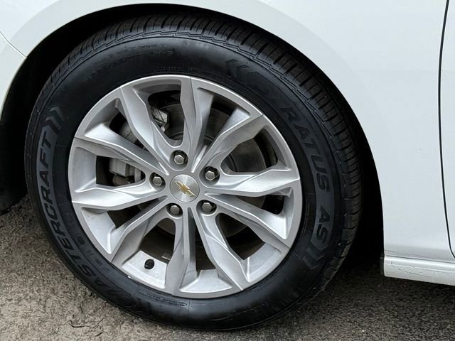 Used 2024 Summit White Chevrolet 1LT image 31