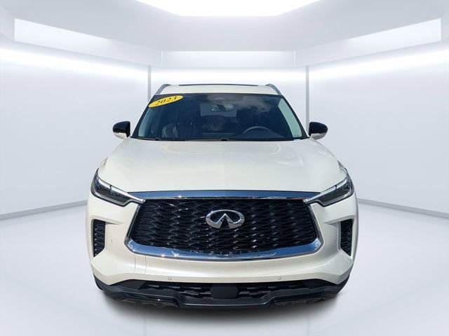 Certified Used 2023 White INFINITI LUXE image 8