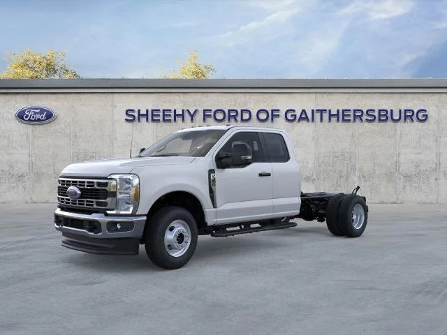 New 2025 Oxford White Ford F-350® XL image 13
