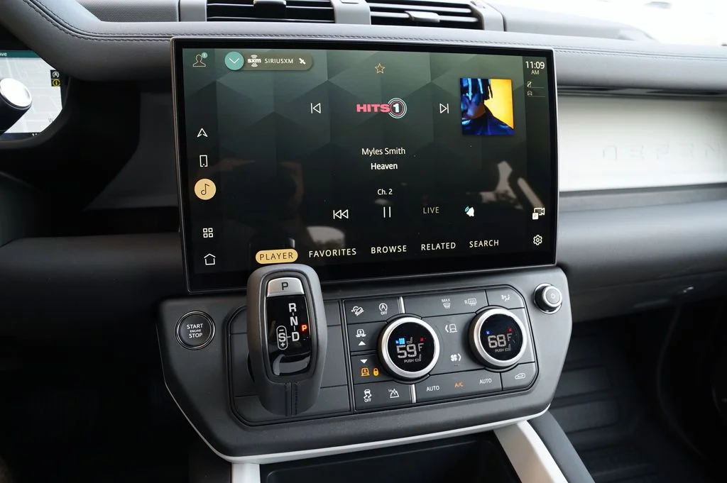 New 2026 Santorini Black Land Rover X-Dynamic SE image 21