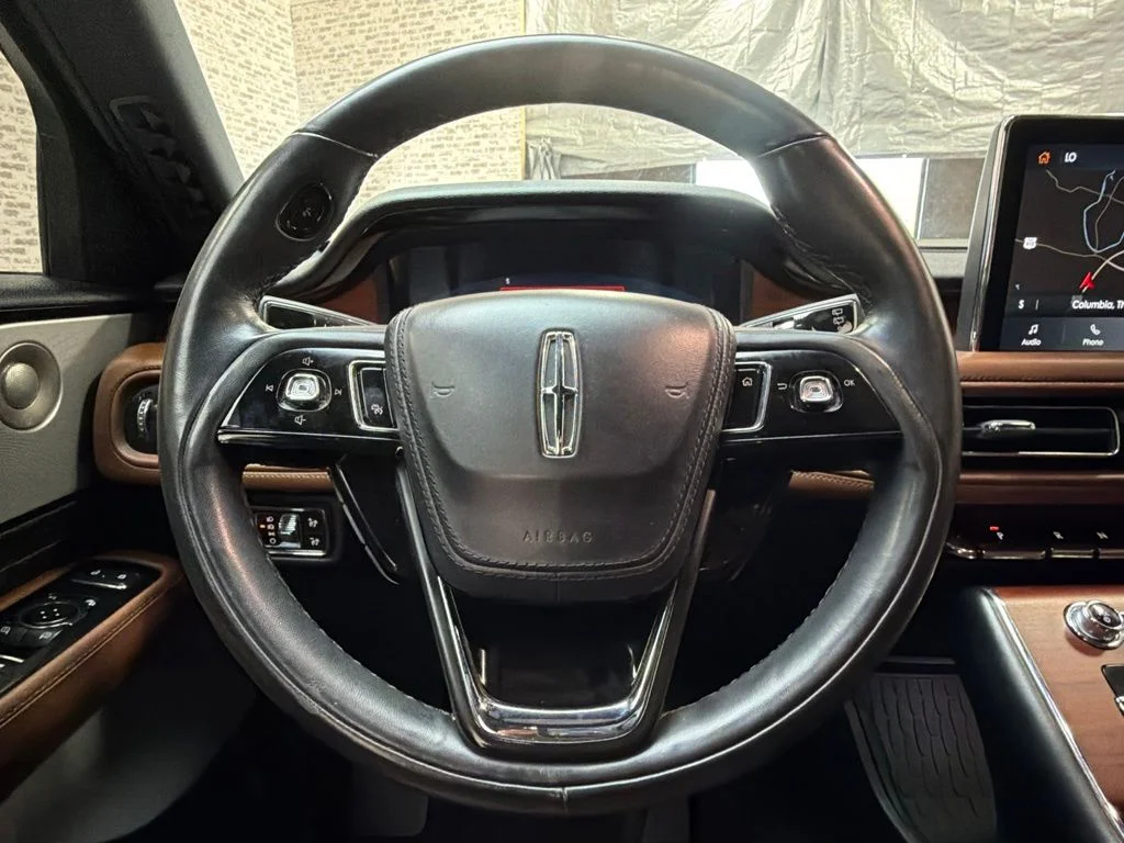 Used 2023 Pristine White Metallic Tri-Coat Lincoln Reserve image 17
