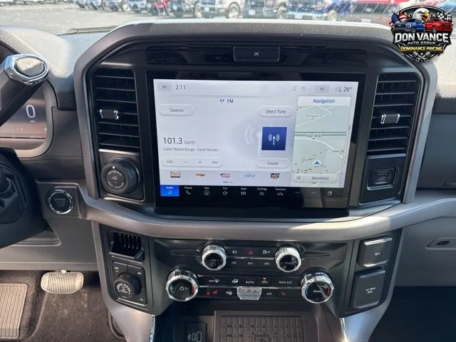New 2025 Oxford White Ford XLT image 16
