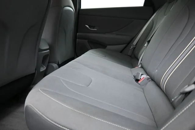 Used 2025 Black Hyundai SEL Sport image 11