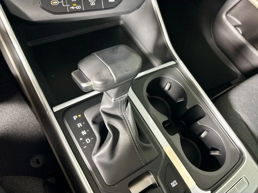 New 2027 Ceramic Silver Kia LX image 18