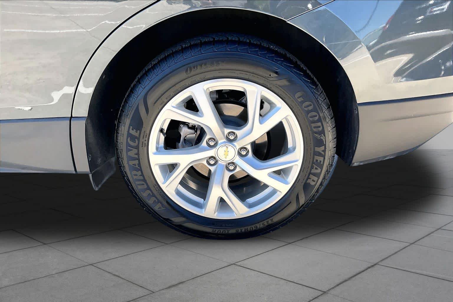 Used 2020 Nightfall Gray Metallic Chevrolet Premier image 11