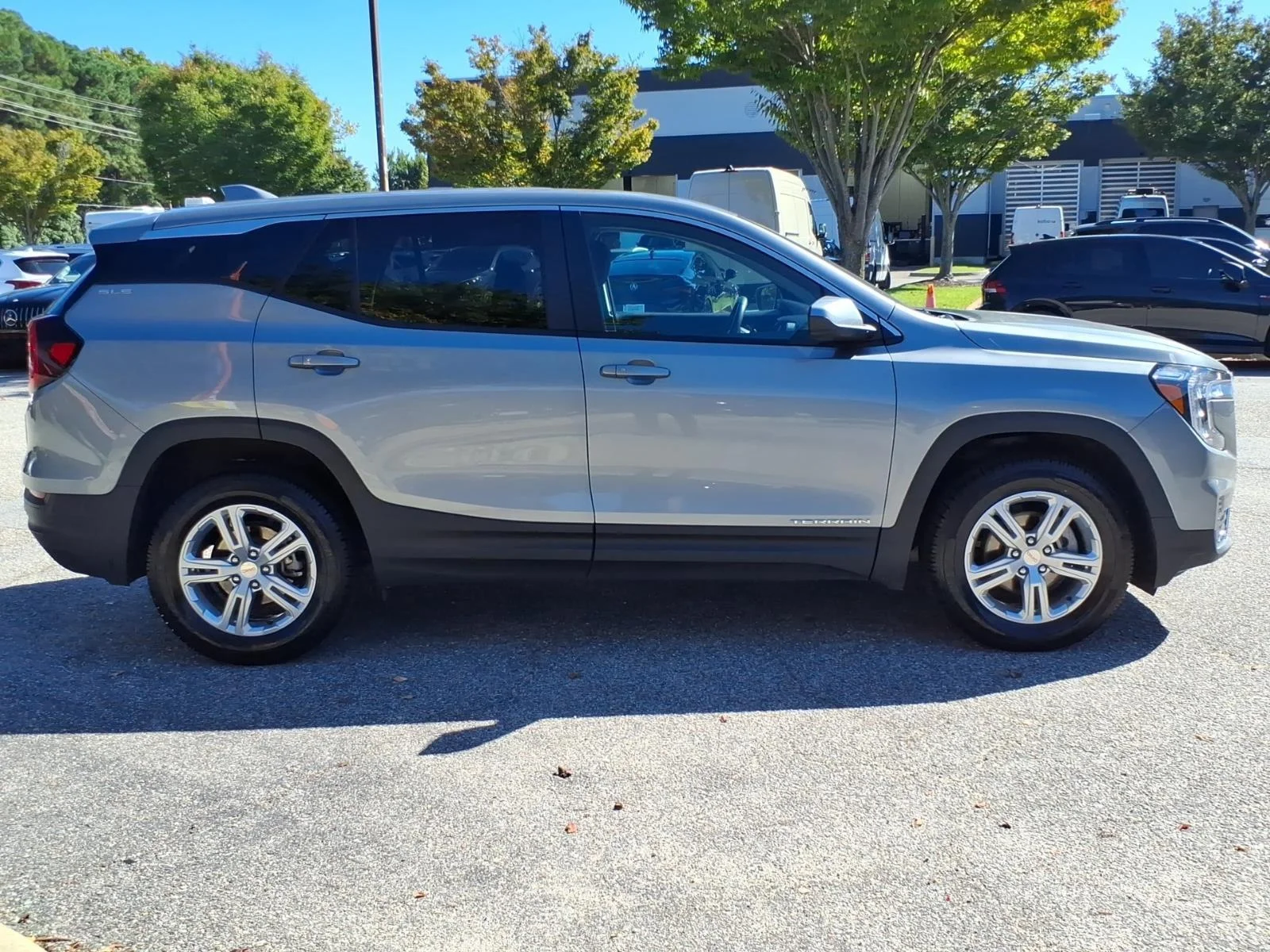 Used 2024 Sterling Metallic GMC SLE image 7