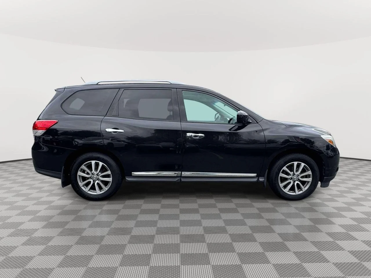 Used 2016 Magnetic Black Metallic Nissan SL image 8