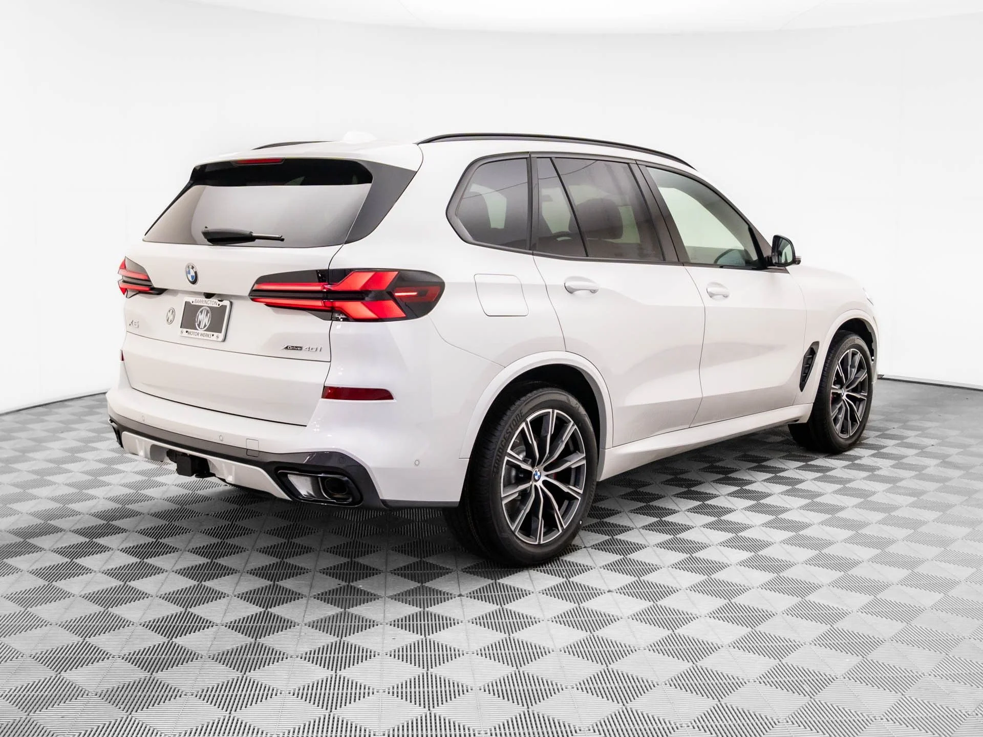 New 2026 White BMW xDrive40i image 6