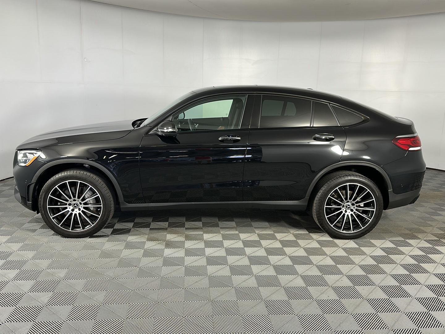Used 2023 Obsidian Black Metallic Mercedes-Benz GLC 300 image 13