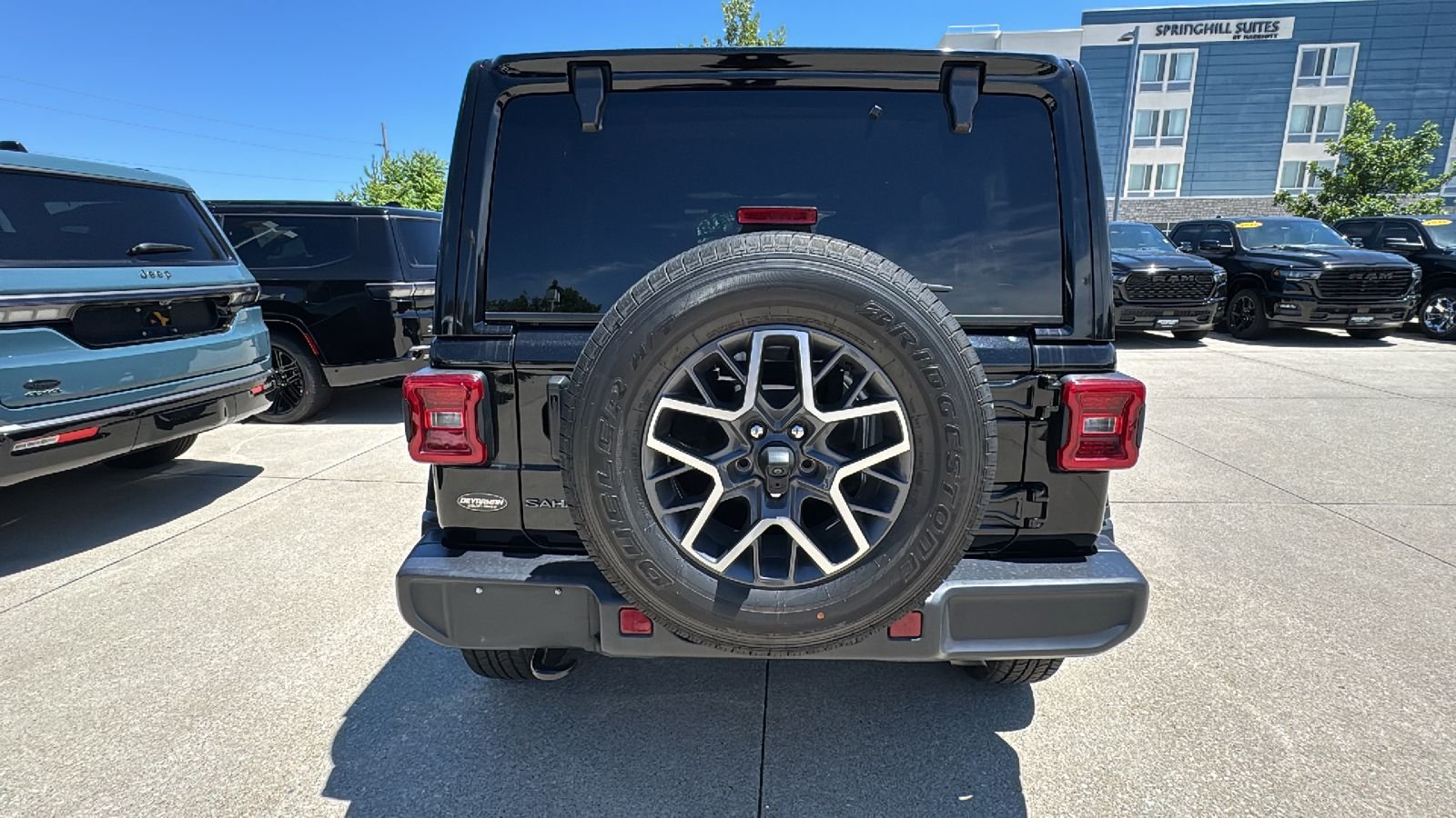 Used 2025 Black Jeep Sahara image 12