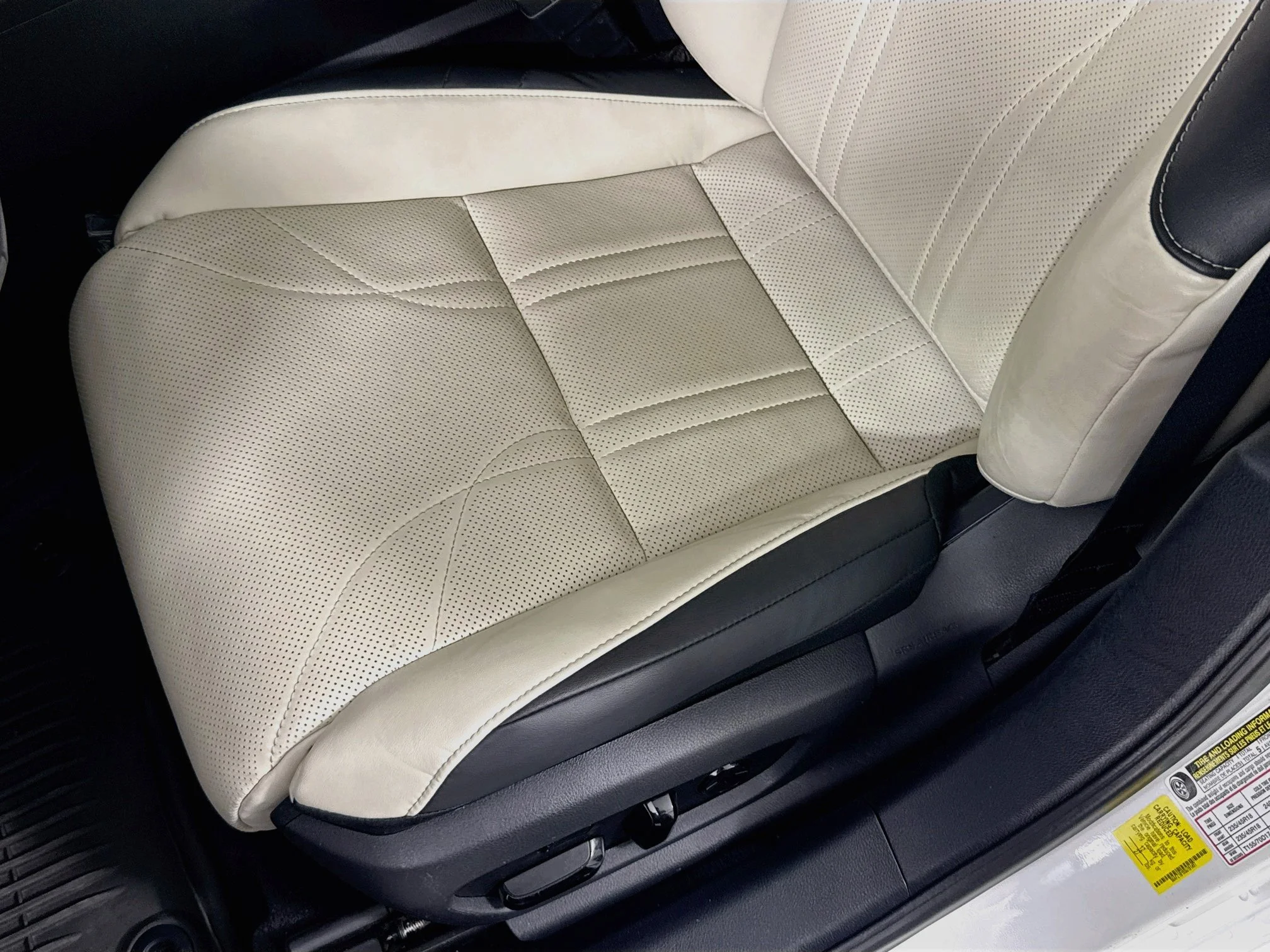Certified Used 2025 Eminent White Pearl Lexus 350 Ultra Luxury image 21