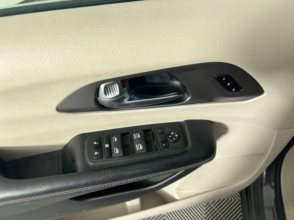 Used 2023 Gray Chrysler Touring L image 14