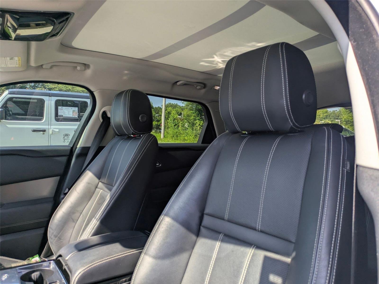 Used 2019 Fuji White Land Rover S image 7