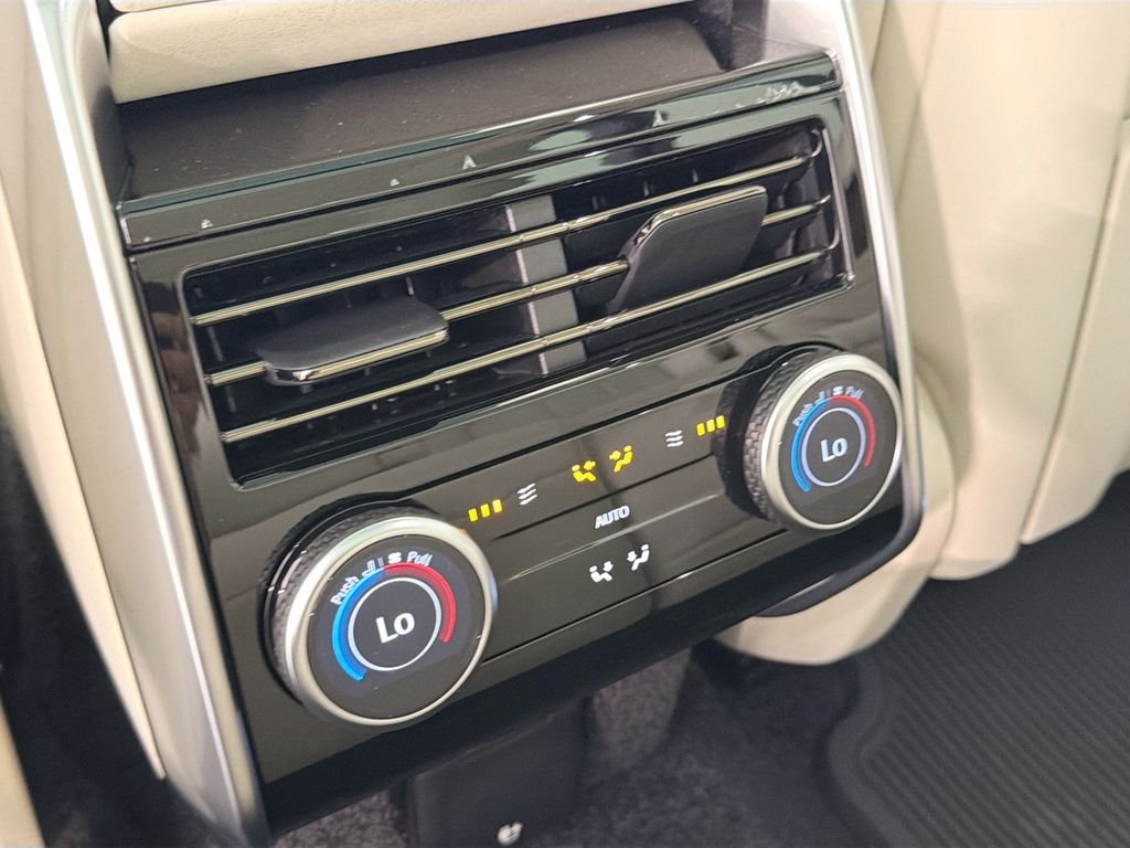 New 2026 Fuji White Land Rover SE image 27