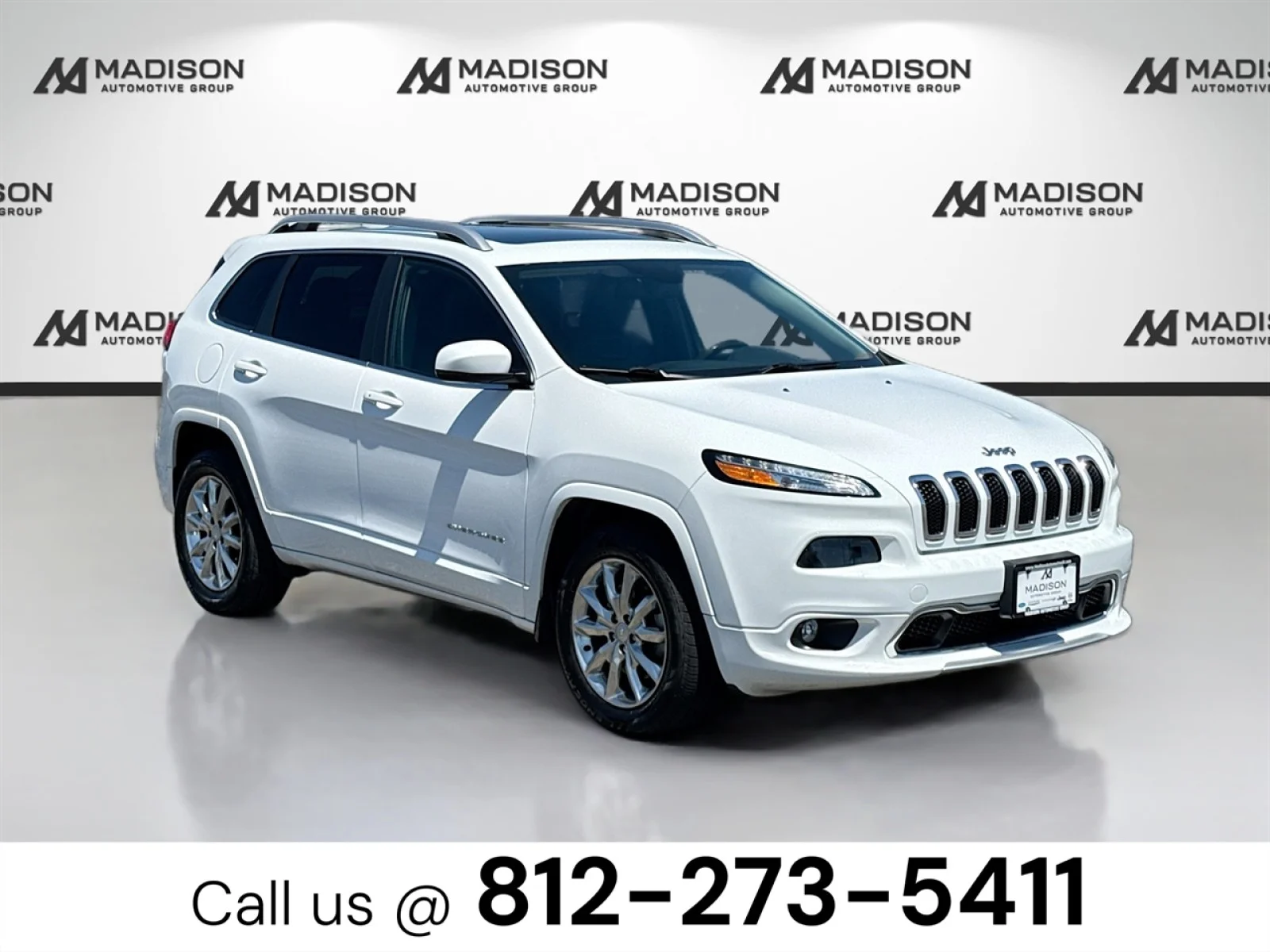 Used 2017  Jeep Overland image 3