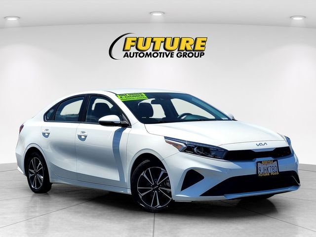 Used 2023 White Kia LXS image 1