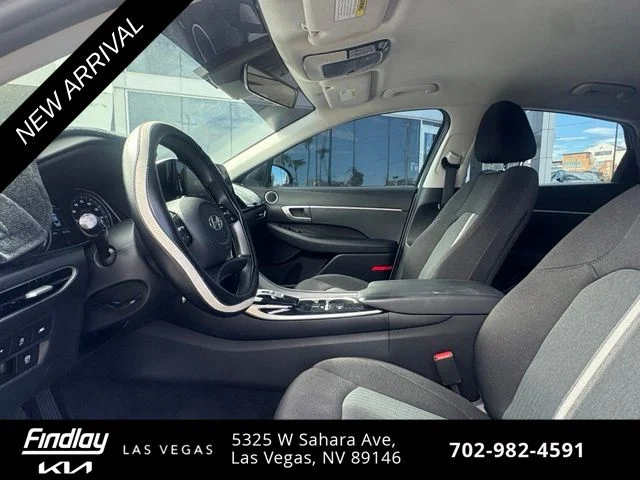 Used 2021 Silver Hyundai SE image 5