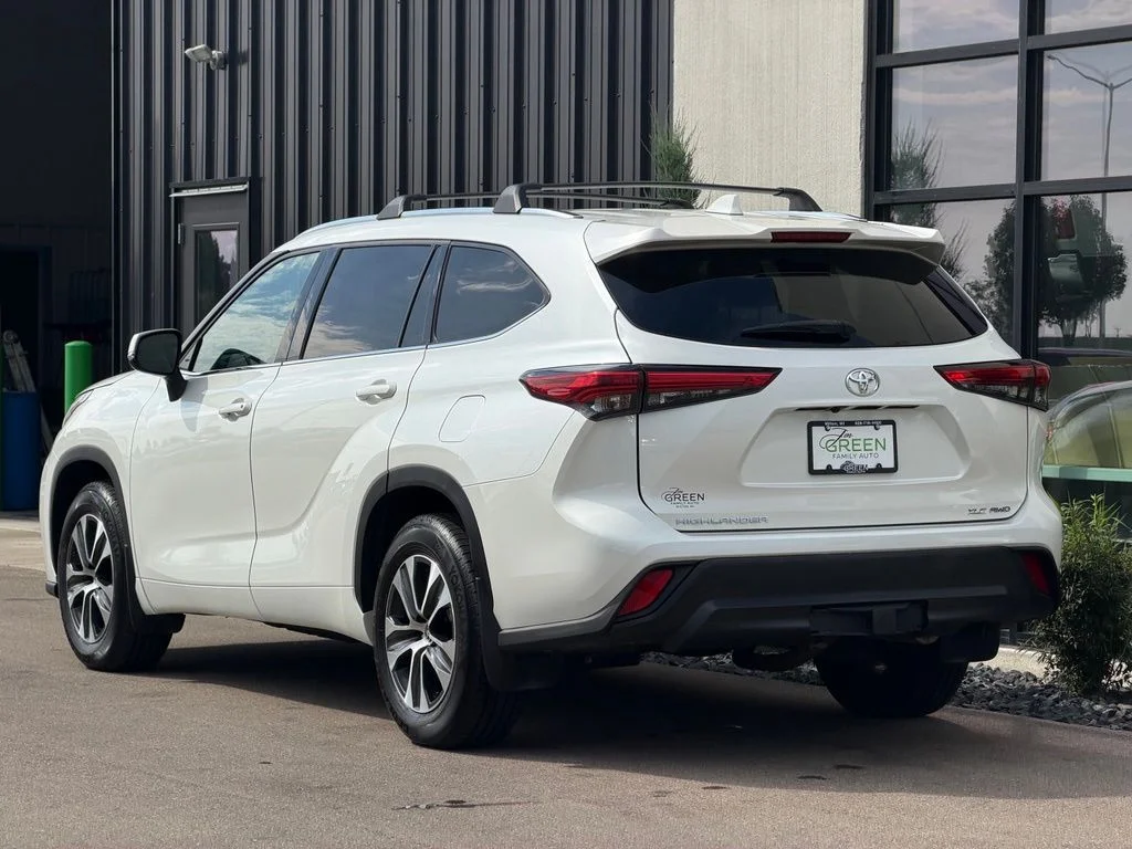 Used 2021 White Toyota XLE image 3