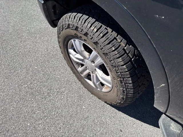 Used 2019 Black Ford XLT image 12