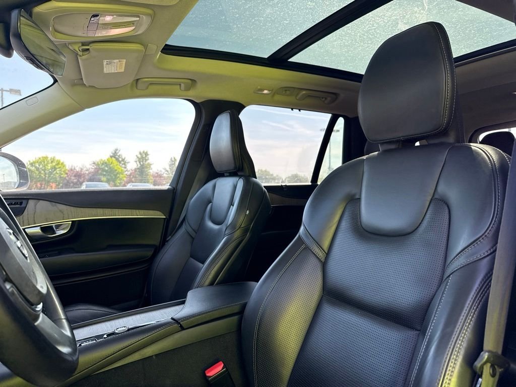 Used 2024 Onyx Black Metallic Volvo Ultimate image 8