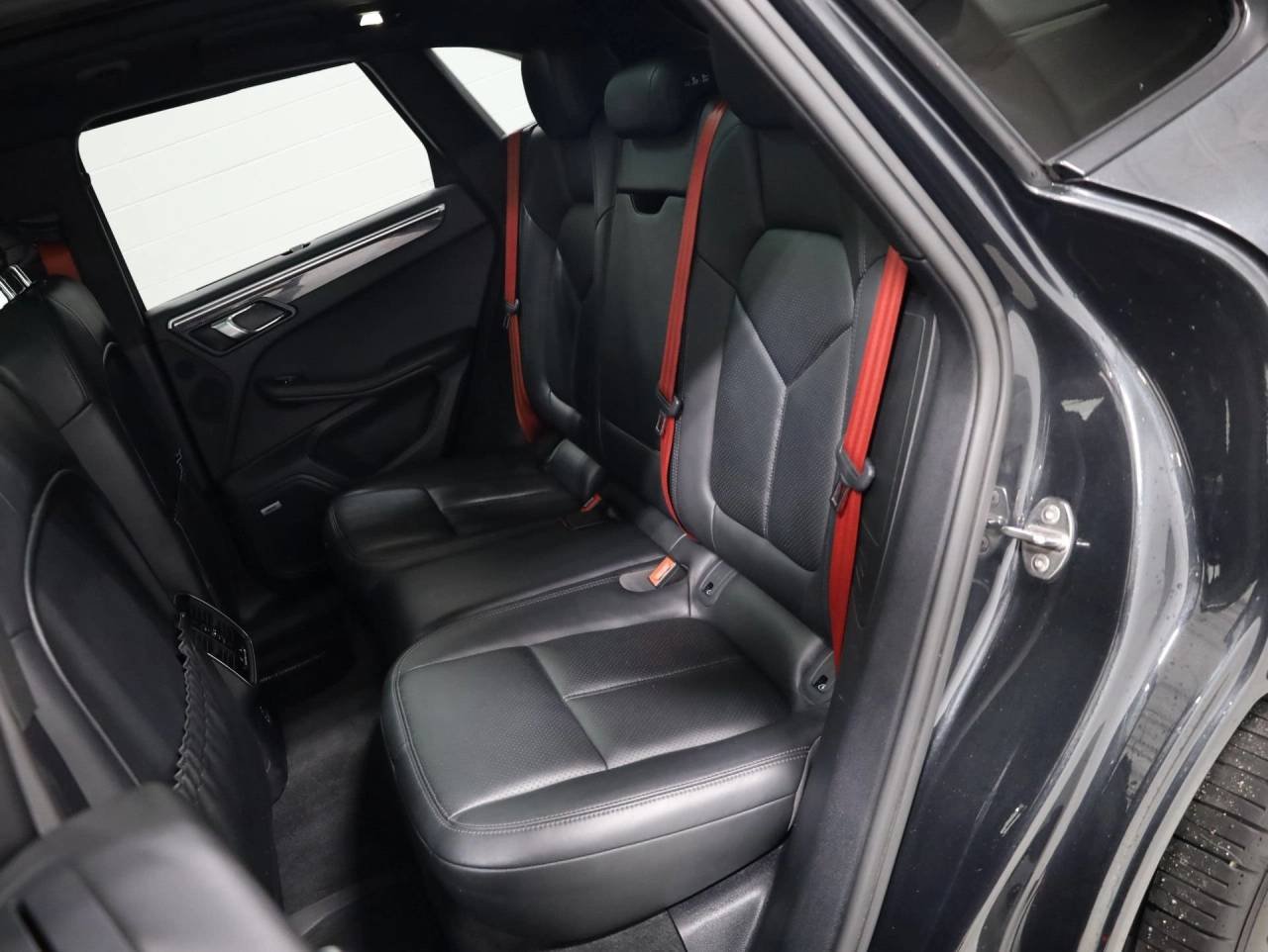 Used 2020 Vulcano Gray Metallic Porsche Macan image 36